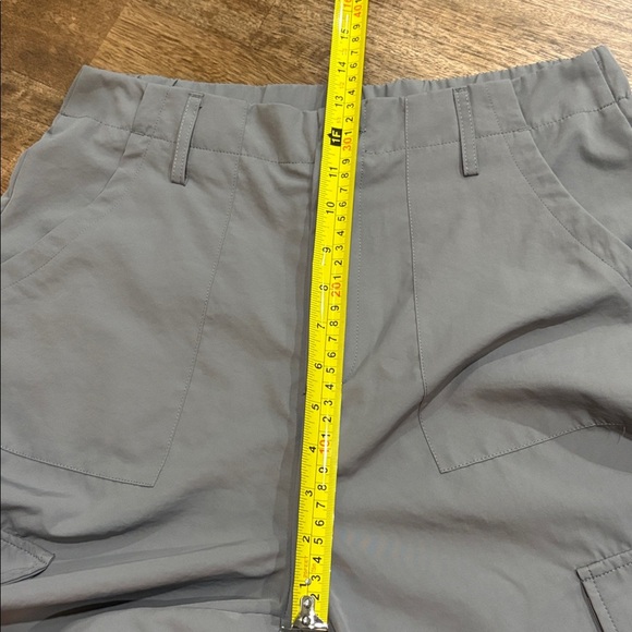 Halara Wide Leg Cargo Pants in Gray Size Medium. Like new! - Picture 9 of 10